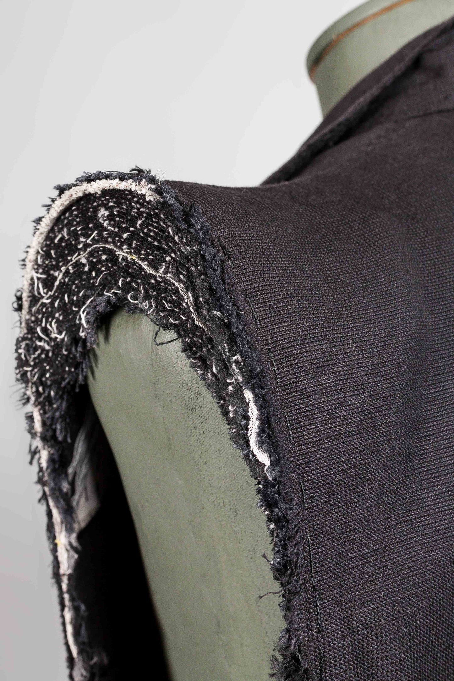 Stirred Unsleeved Unlined Chain Seam 1 Button Jacket