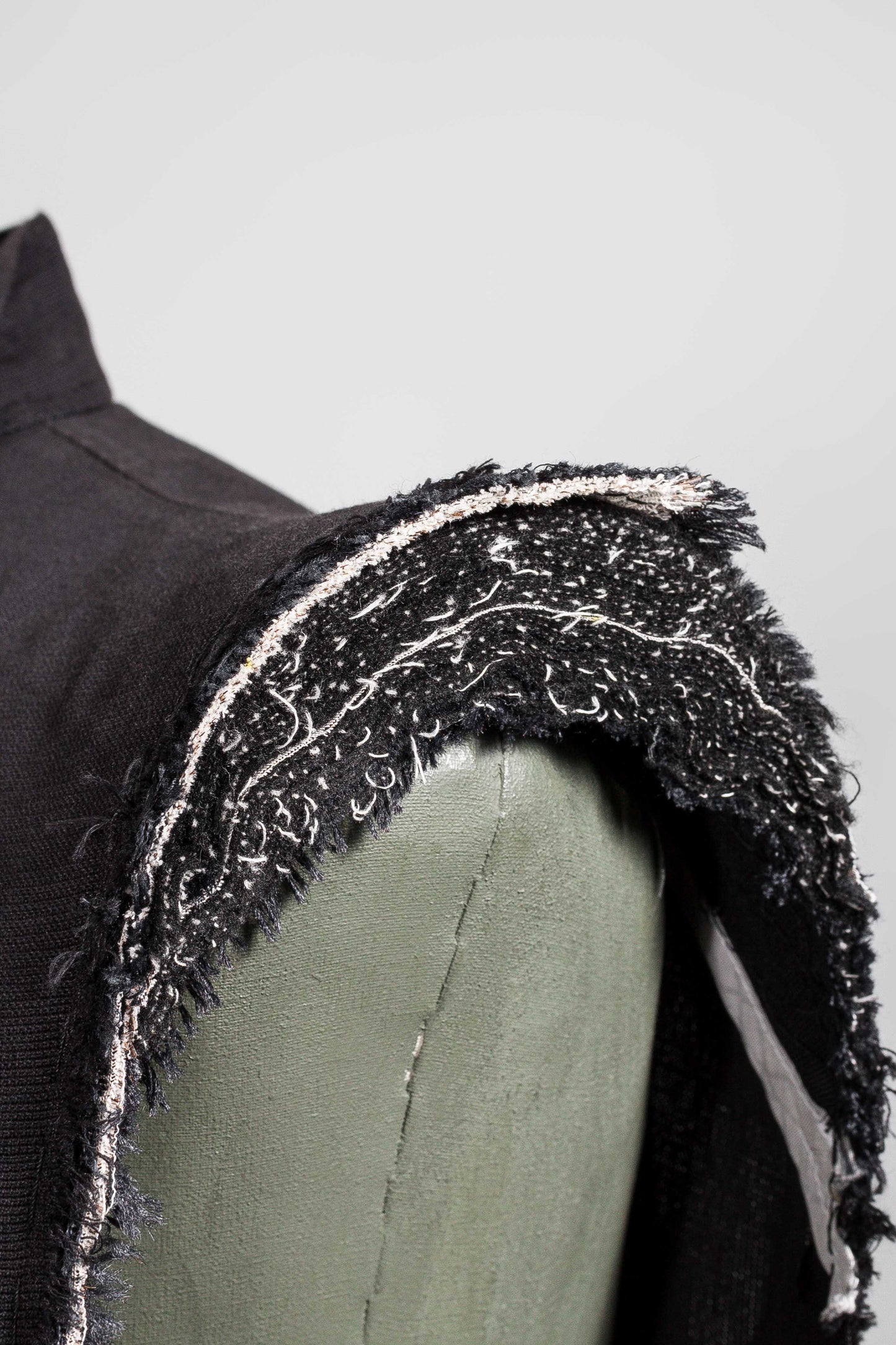 Stirred Unsleeved Unlined Chain Seam 1 Button Jacket