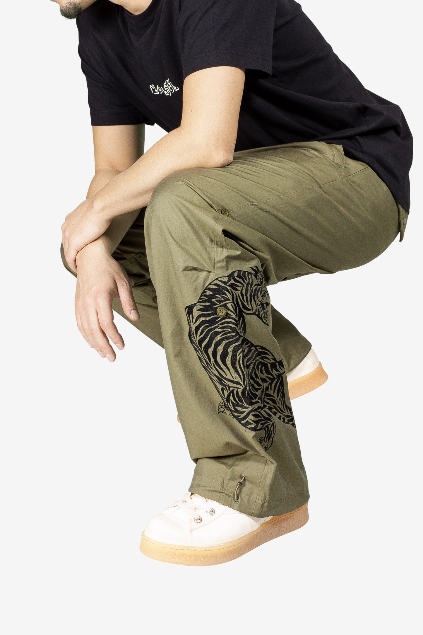 Duelling Tigers Embroidered Loose Snopants®