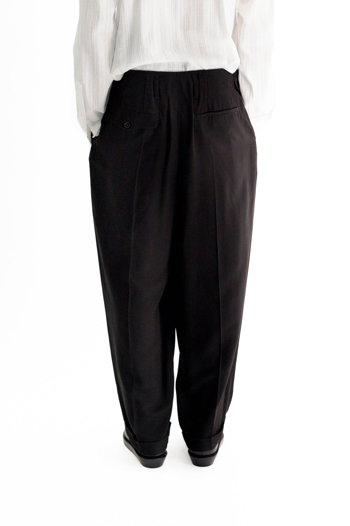 Agdar Pleated Carrot Trousers
