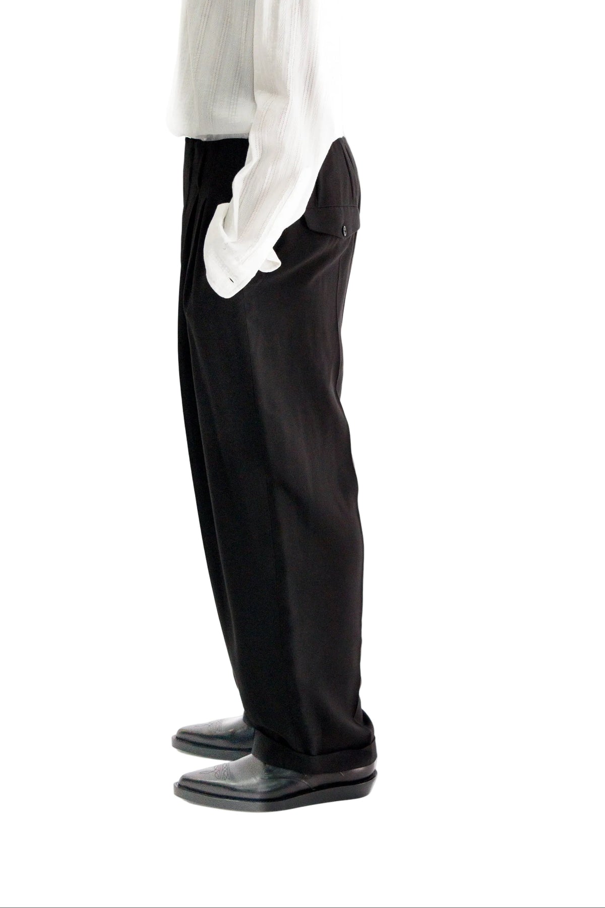 Agdar Pleated Carrot Trousers