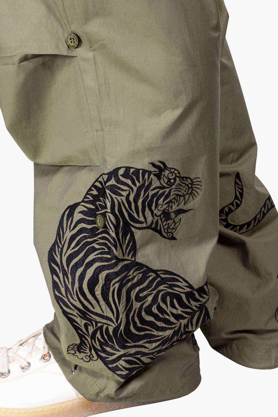 Duelling Tigers Embroidered Loose Snopants®